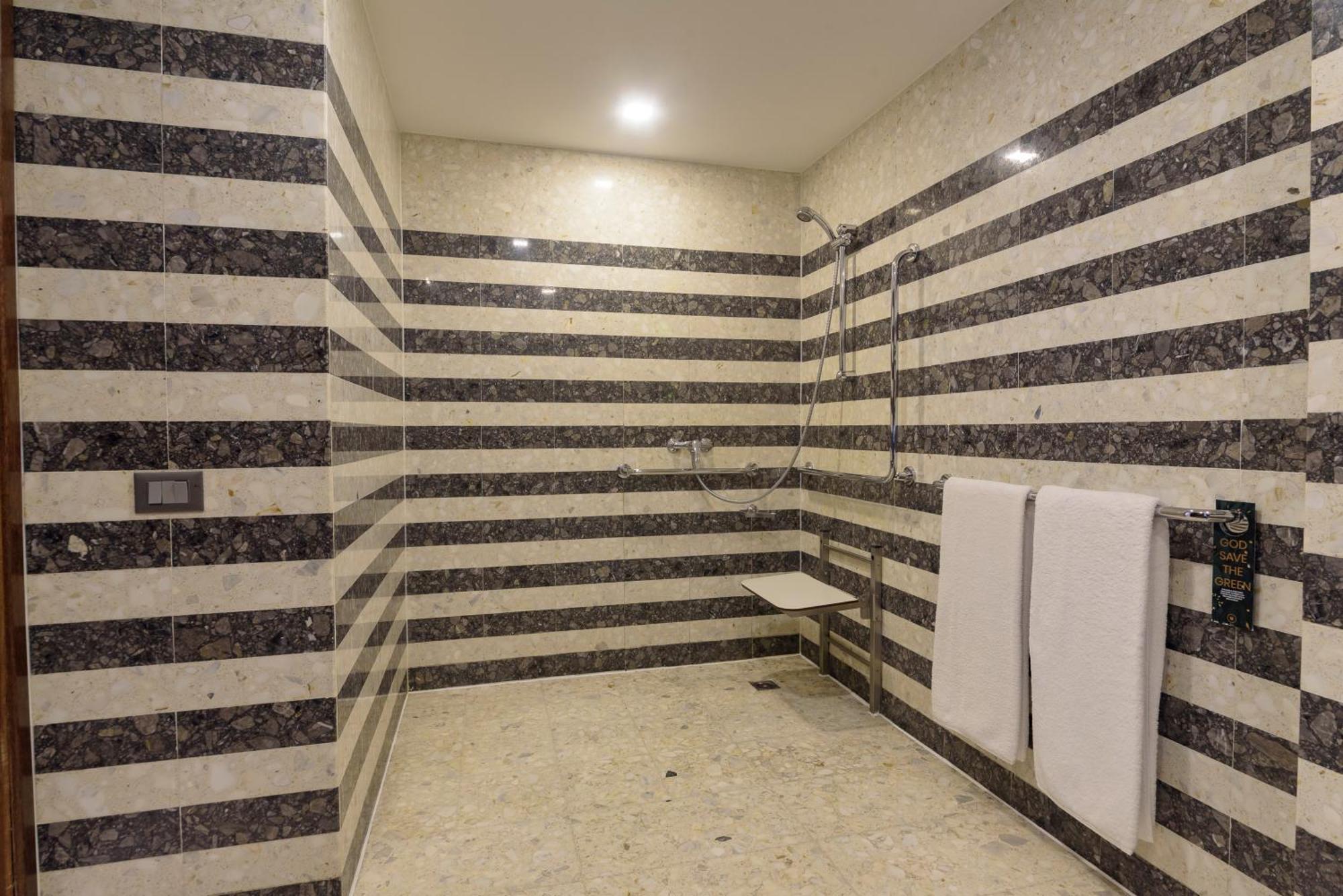 Отель Royal Tulip Brasilia Alvorada Номер фото A shower